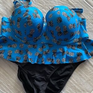 Torrid Blue Pineapple Bikini top size 1. Bottoms Kenneth Cole size XL in black